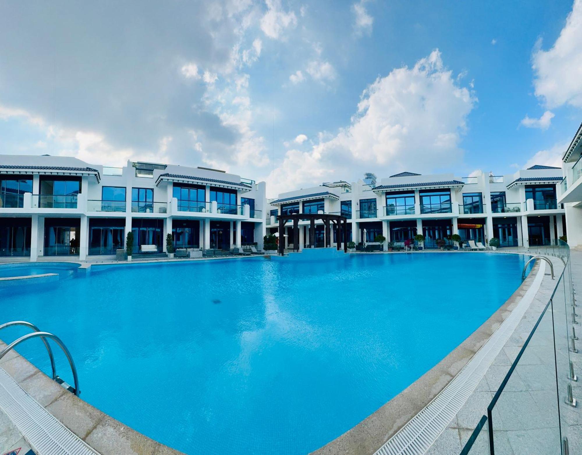 Estatesmen Palm Jumeirah Luxury Family Friendly Dubai