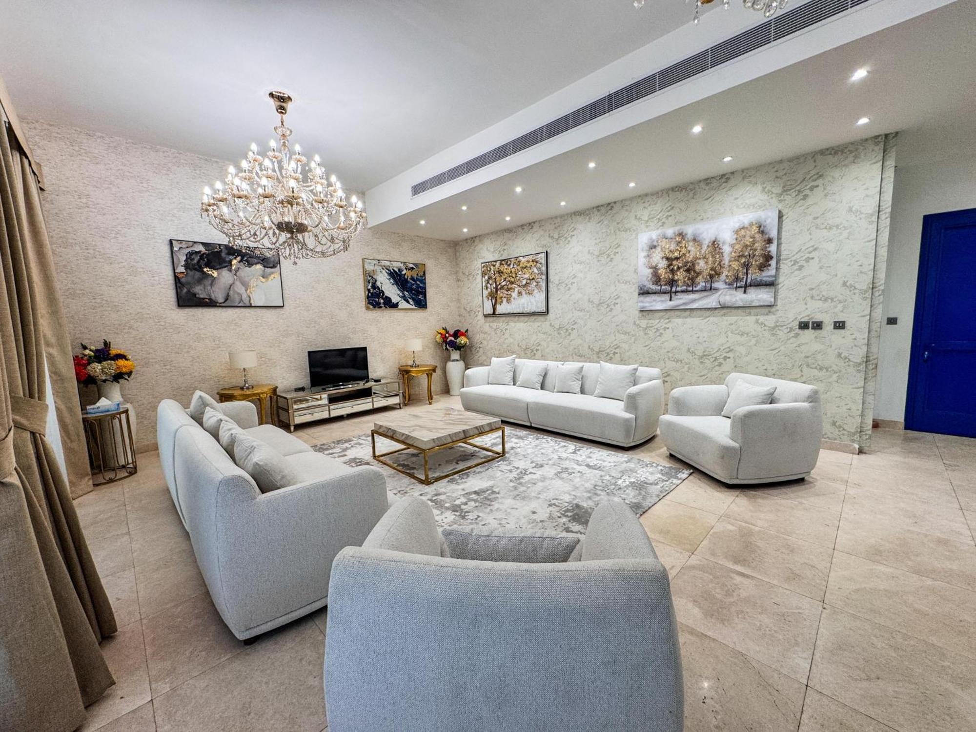 Villa Estatesmen Palm Jumeirah Luxury Family Friendly Dubai