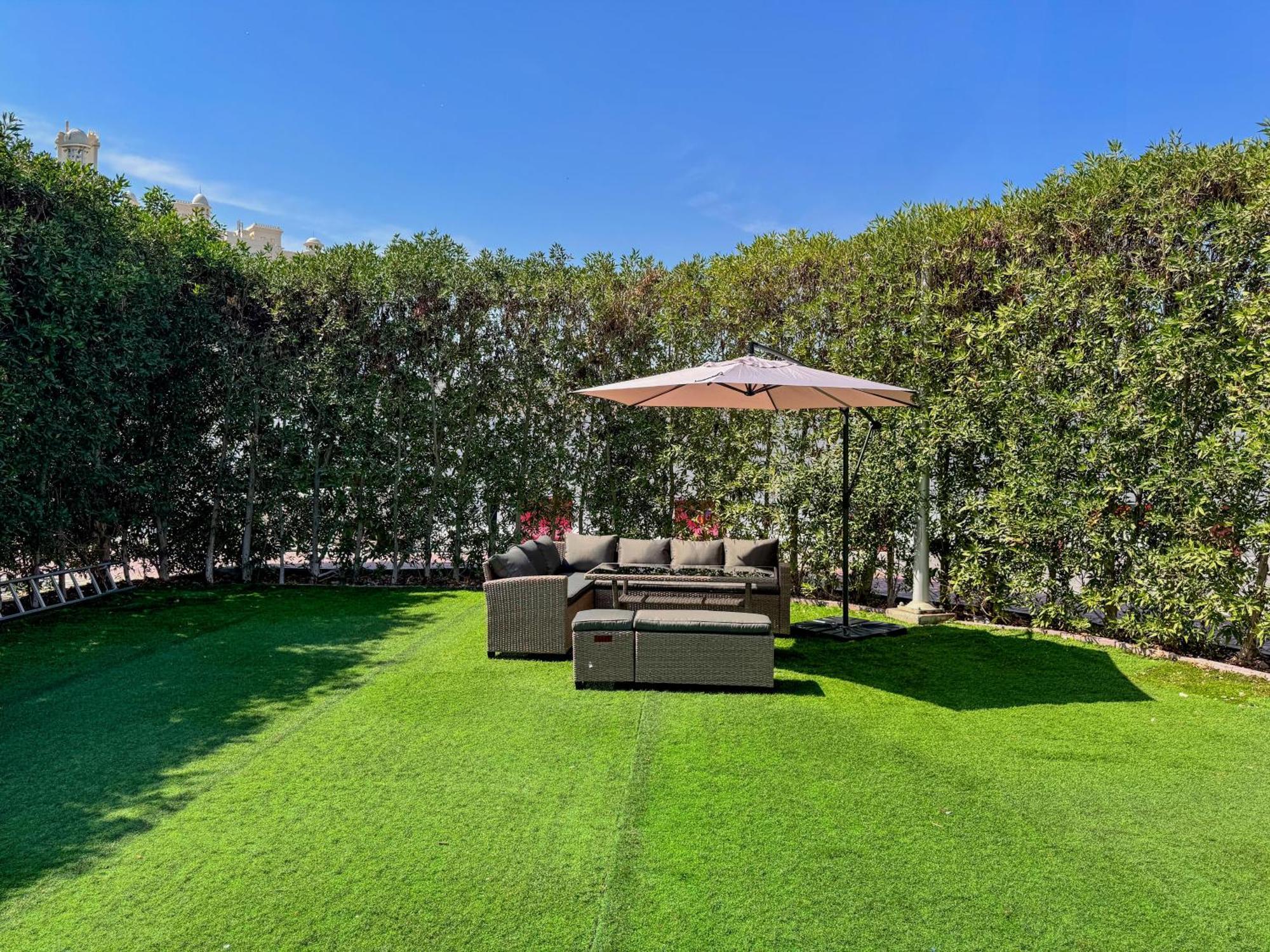Villa Estatesmen Palm Jumeirah Luxury Family Friendly Dubai